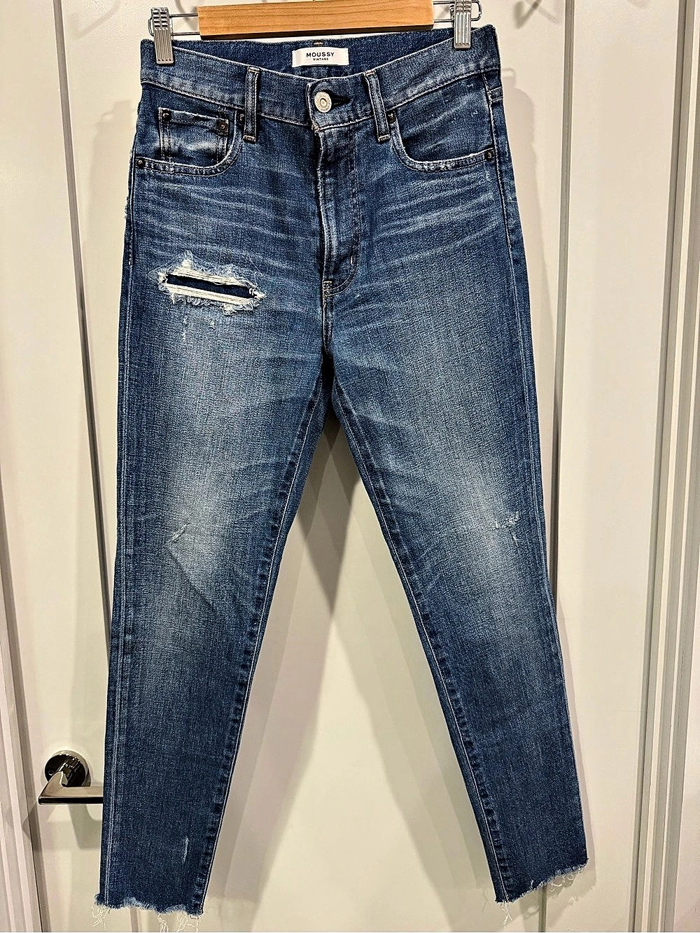 Moussy Vintage Distressed Blue Skinny Jeans in 27